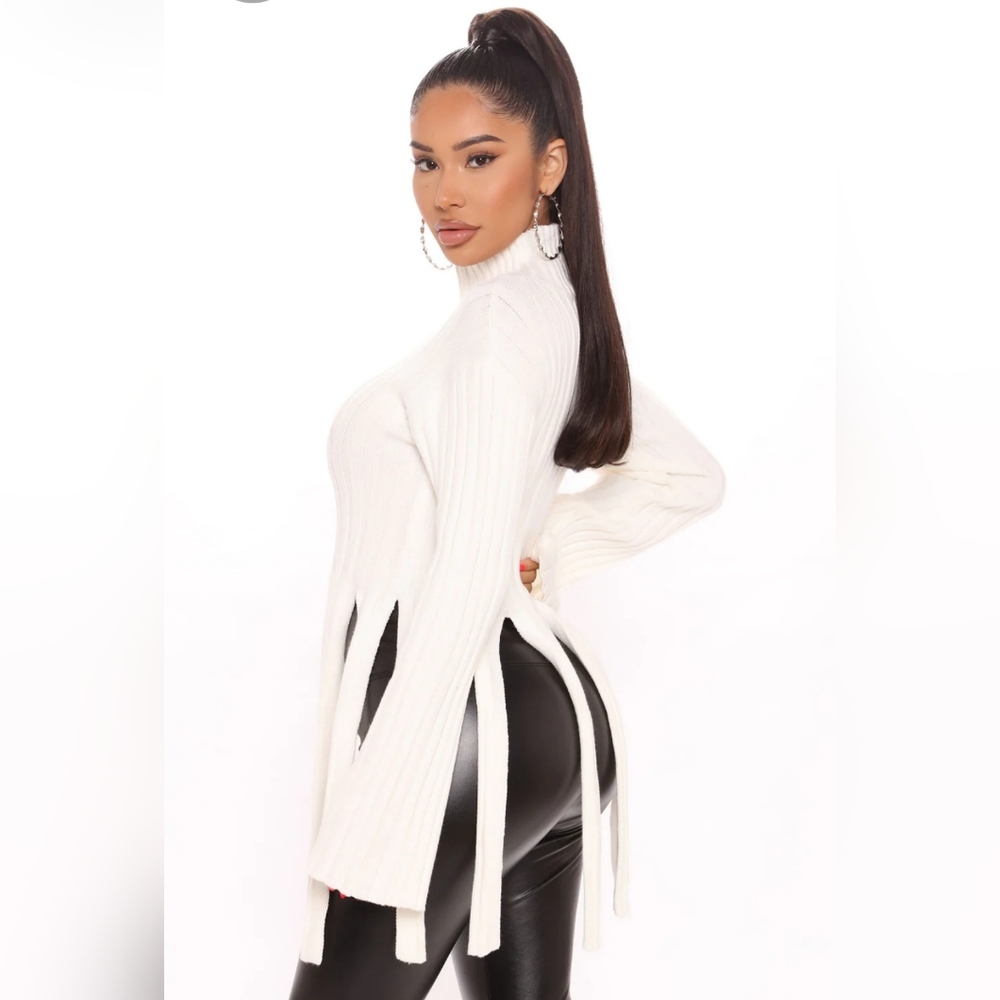 NWT Cream Turtle Neck Sweater
